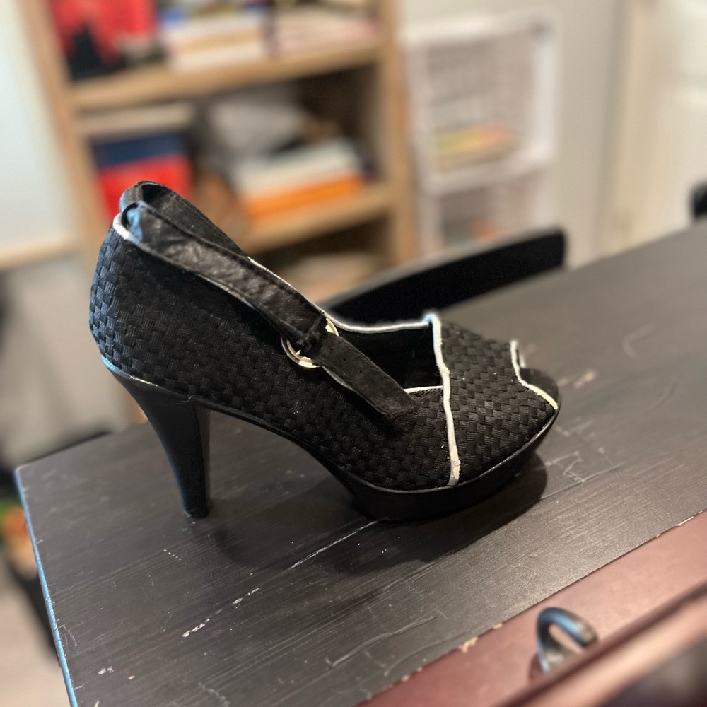 Bernie Mev pumps never worn Size 8